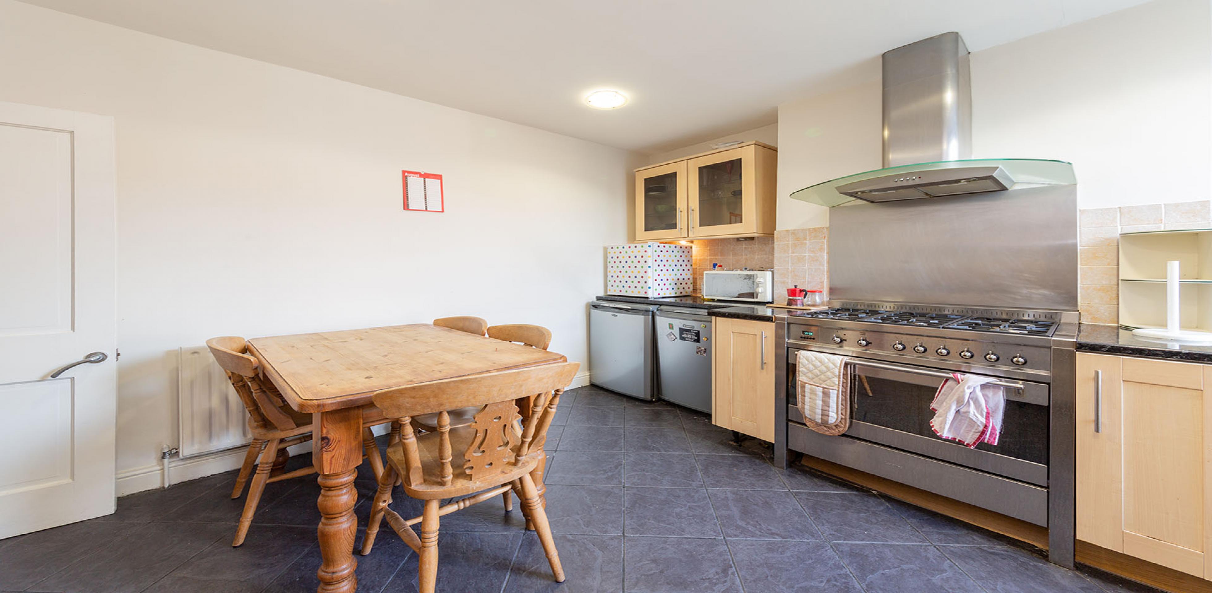 			1 Bedroom, 1 bath, 1 reception Flat			 Russell Road, HENDON NW9 NW9